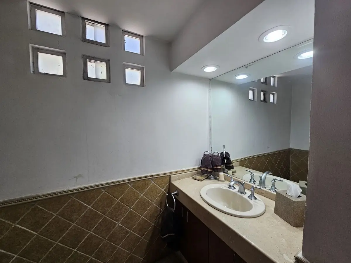 Vista Hermosa Casa Amplia y Remodelada en Venta — foto 6