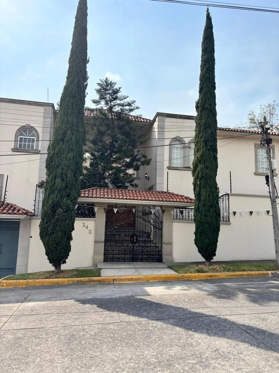 Hermosa Residencia con Excelente Ubicación en Venta en Ciudad Satélite — foto 2