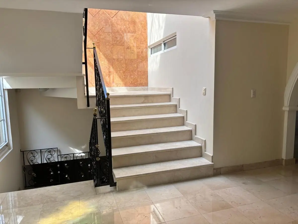 Hermosa Residencia con Excelente Ubicación en Venta en Ciudad Satélite — foto 3
