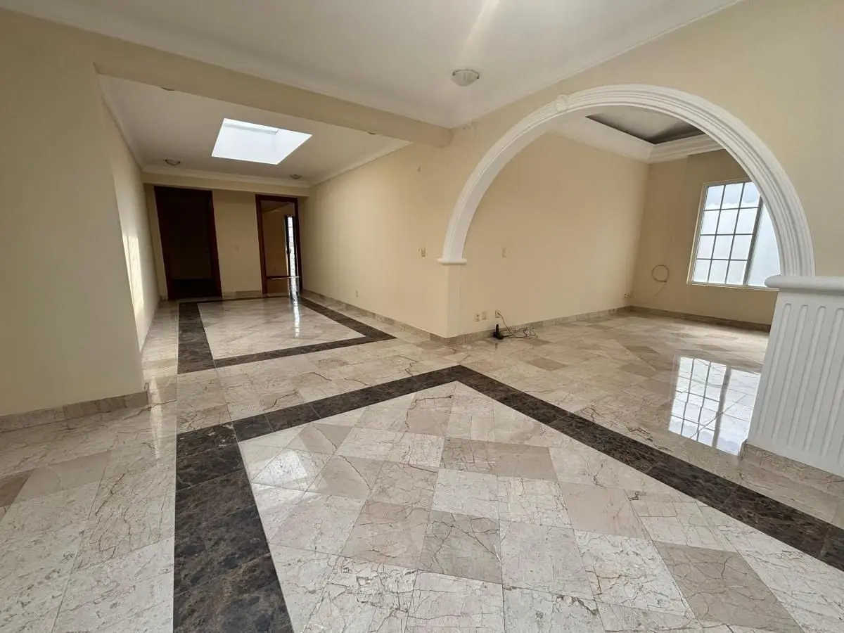 Hermosa Residencia con Excelente Ubicación en Venta en Ciudad Satélite — foto 4
