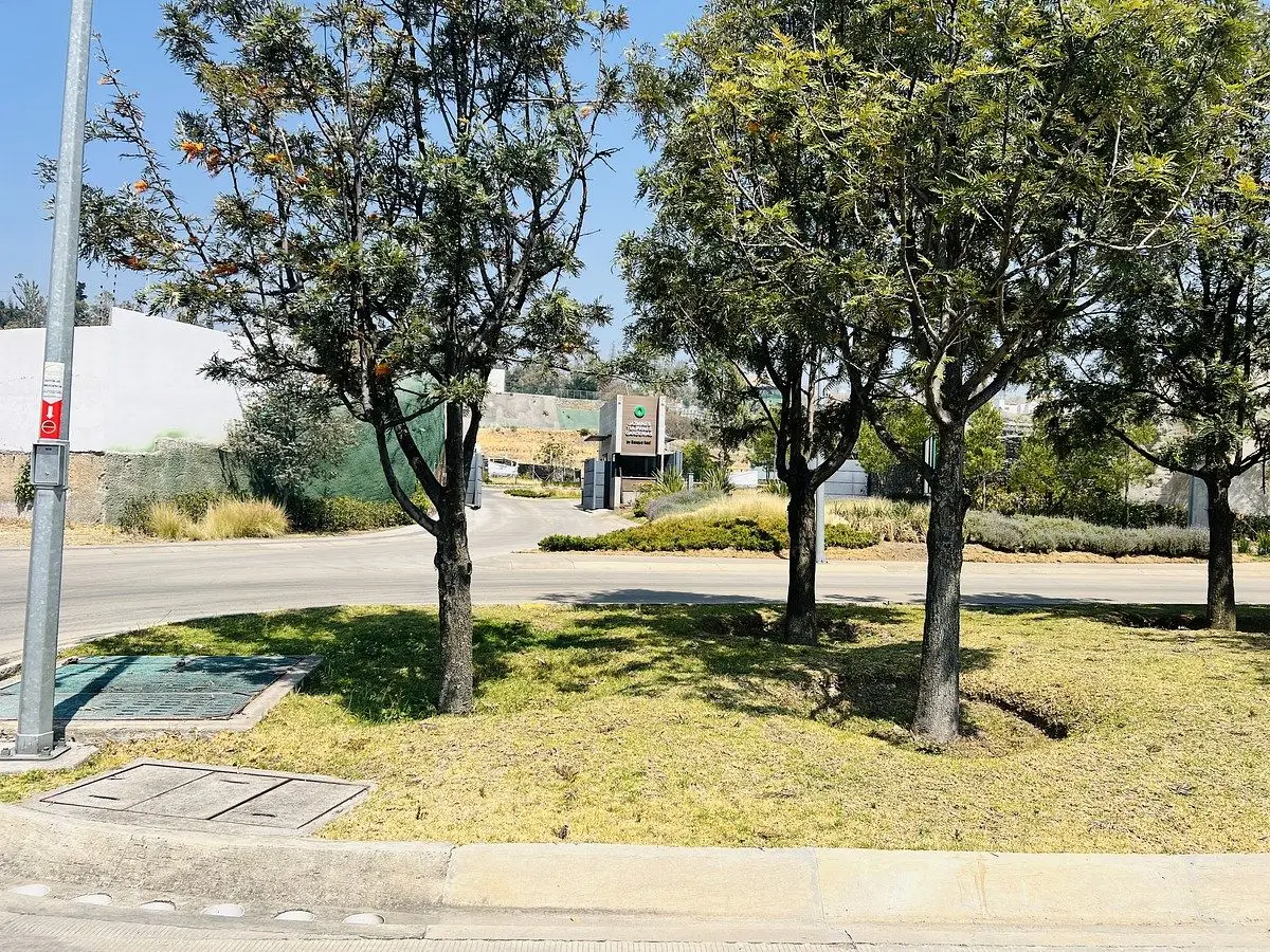 Vive el lujo de construir tu historia en Bosque Real: Terreno en esquina — foto 3