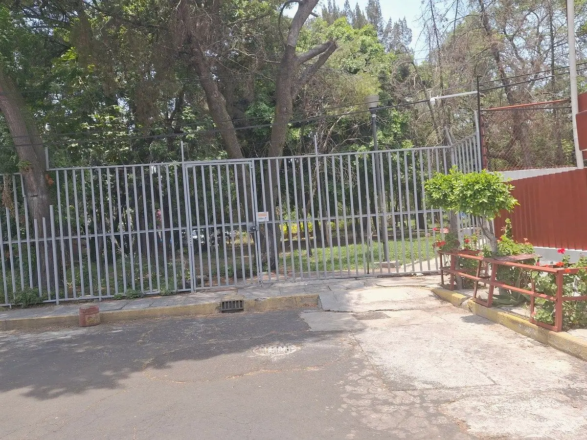 Residencia con amplios espacios y extraordinario potencial de renovación — foto 3
