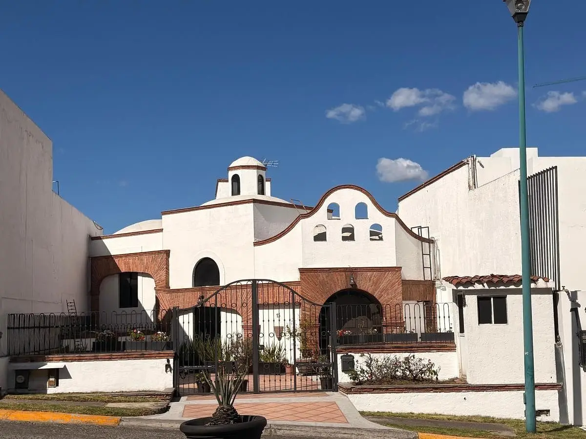 Excelente Casa en Privada Estilo Colonial Moderno — foto 2