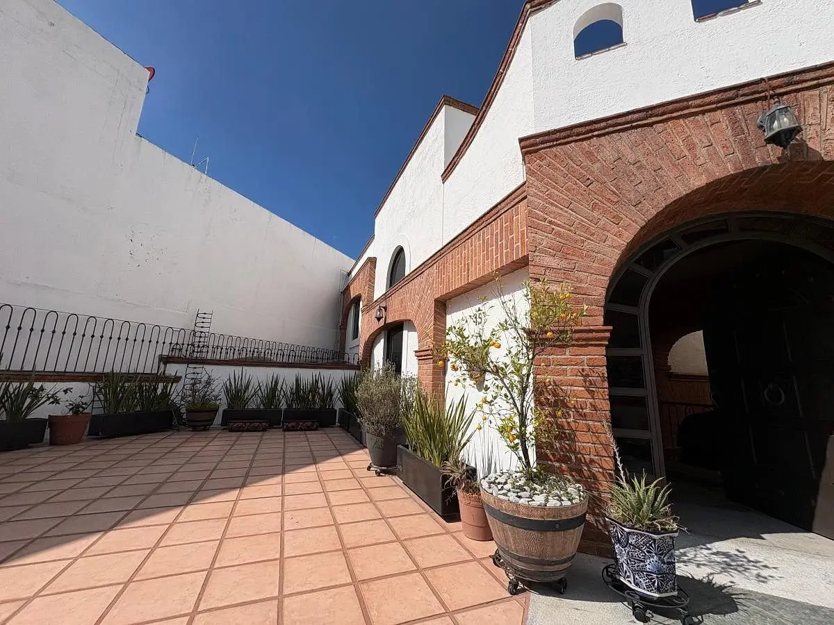 Excelente Casa en Privada Estilo Colonial Moderno — foto 3