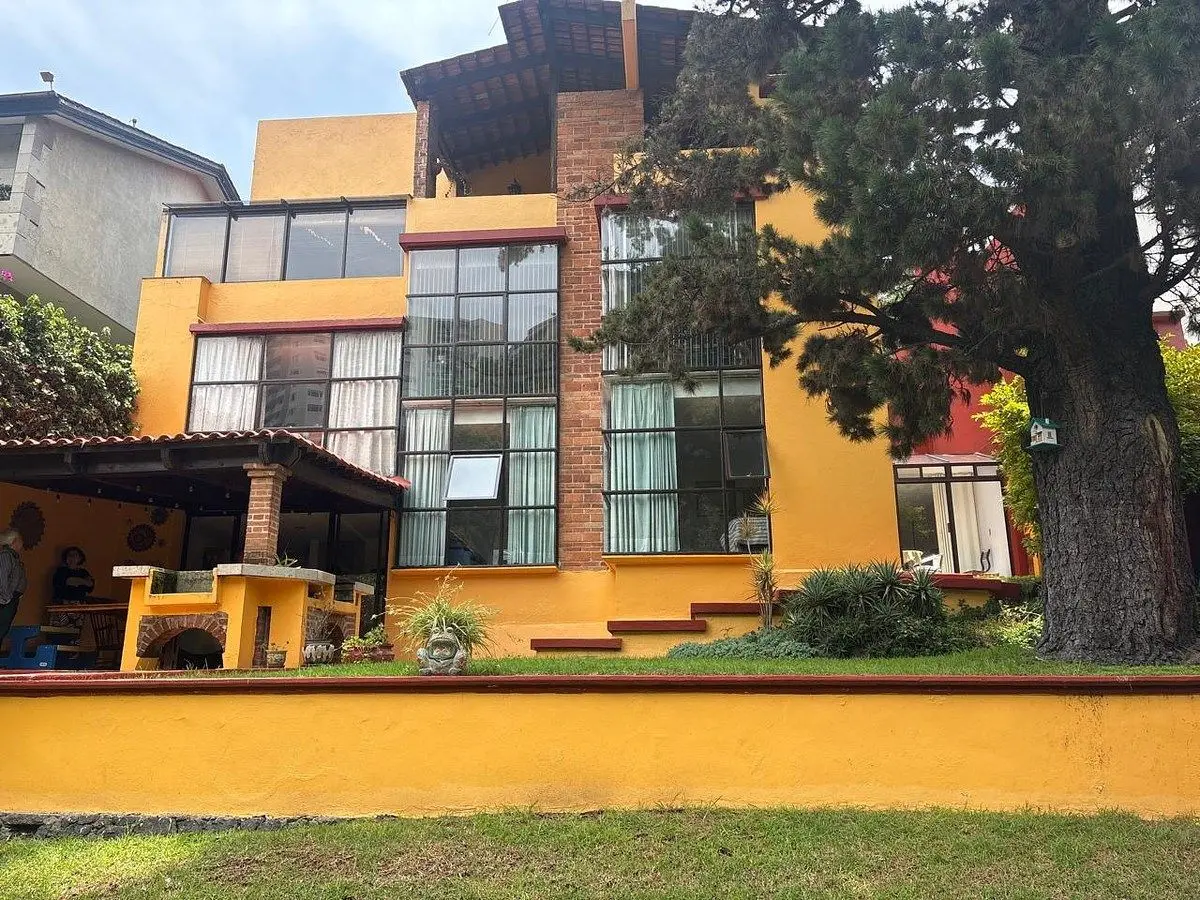 Exclusiva Residencia con Vista a la Cañada en Cerrada con Seguridad Privada