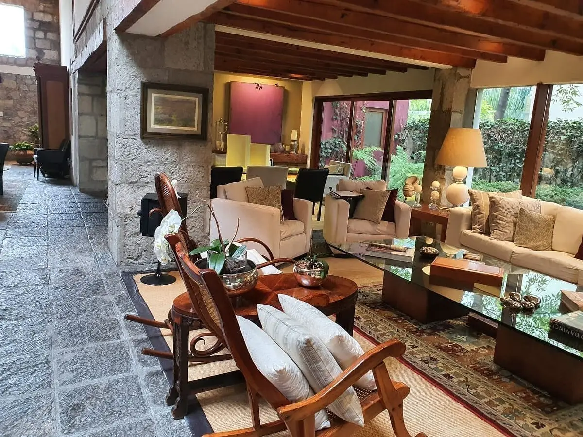 Oportunidad Única en Santa Fe: Hermosa Casa de Autor con Precio de Remate. — foto 3
