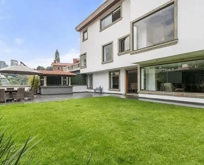 Casa Espectacular con Espacio para Desarrollar Departamentos