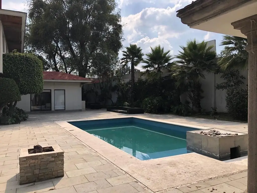 Propiedad Premium en las Lomas, Dos Terrenos Casa para Remodelar en Venta.