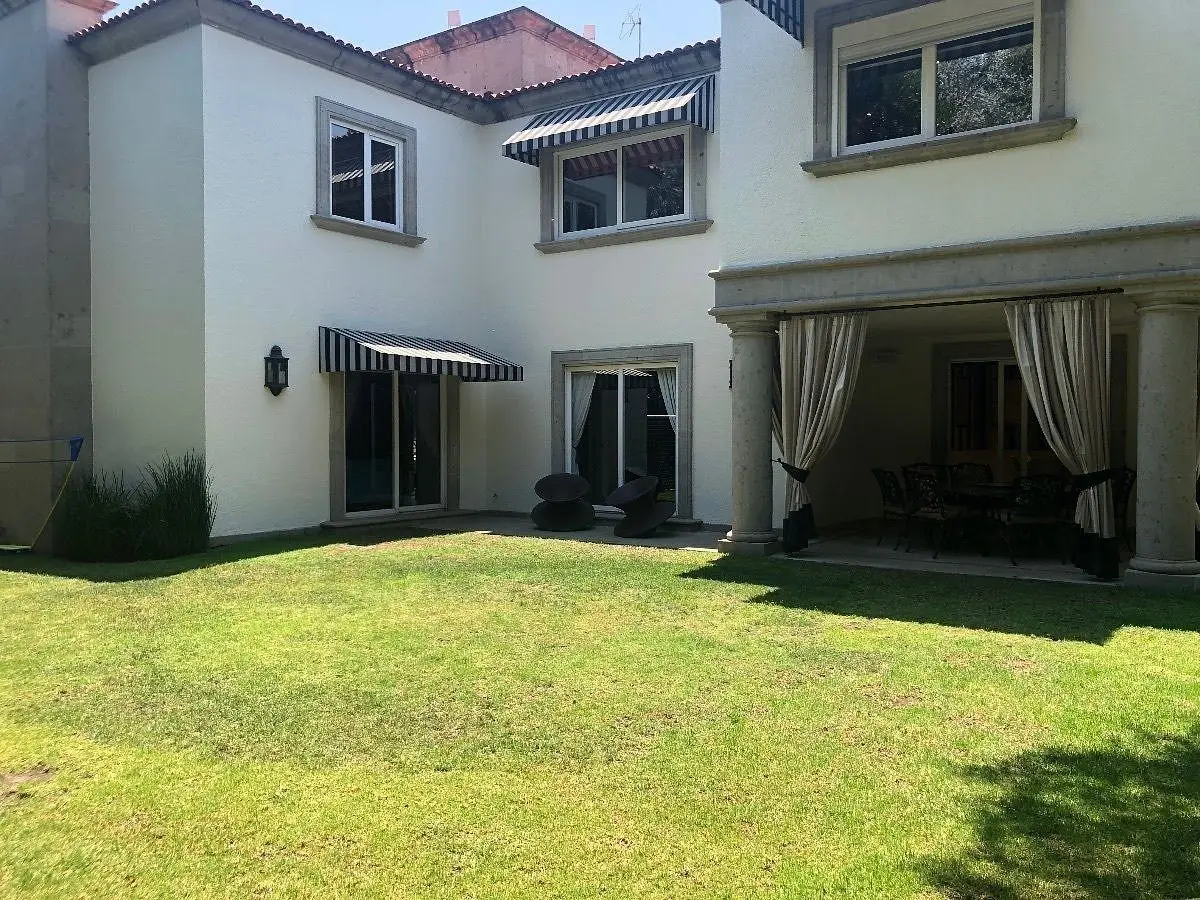 Magnífica Casa en Venta en Exclusiva en Privada en Bosques