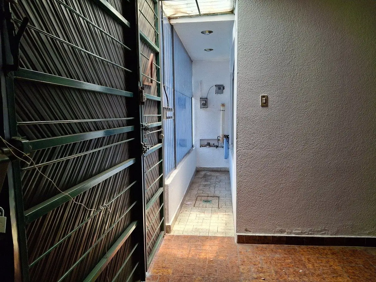 Casa con gran potencial para actualizar en excelente lugar — foto 4