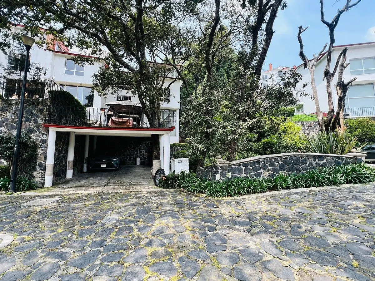 Hermosa casa en venta en bosques de Tarango