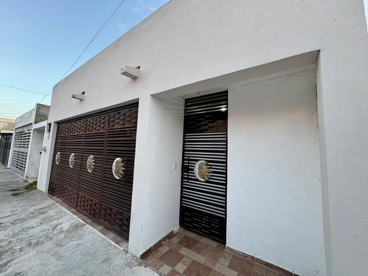 Casa en Venta de 2 plantas con garage en la Zona Plaza las Americas — foto 2