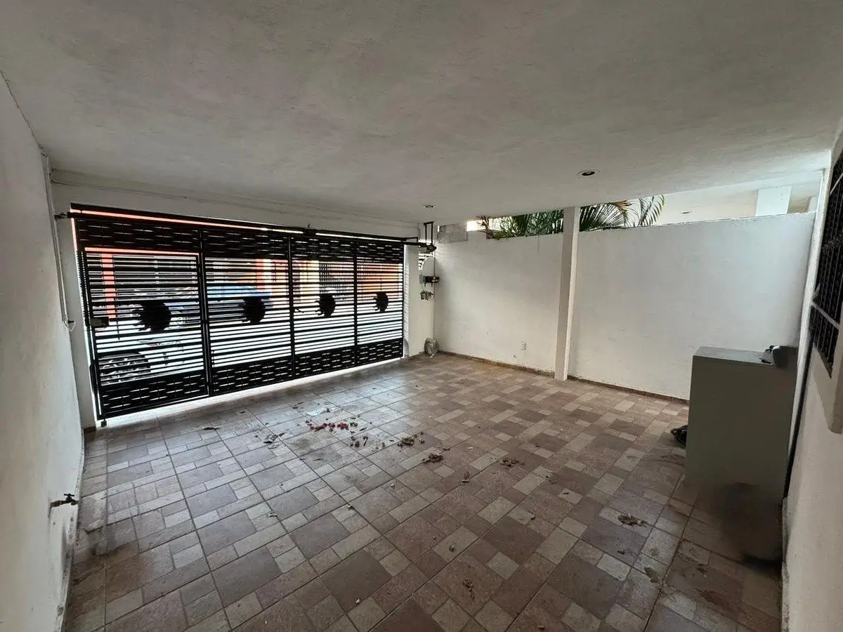 Casa en Venta de 2 plantas con garage en la Zona Plaza las Americas — foto 4