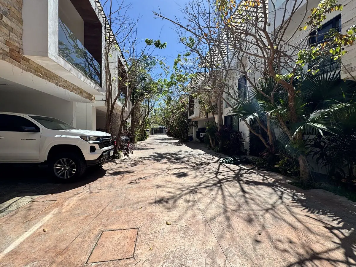 Casa en renta en Merida, Temozon Norte y con diseño moderno. ¡3 PISOS! — foto 3