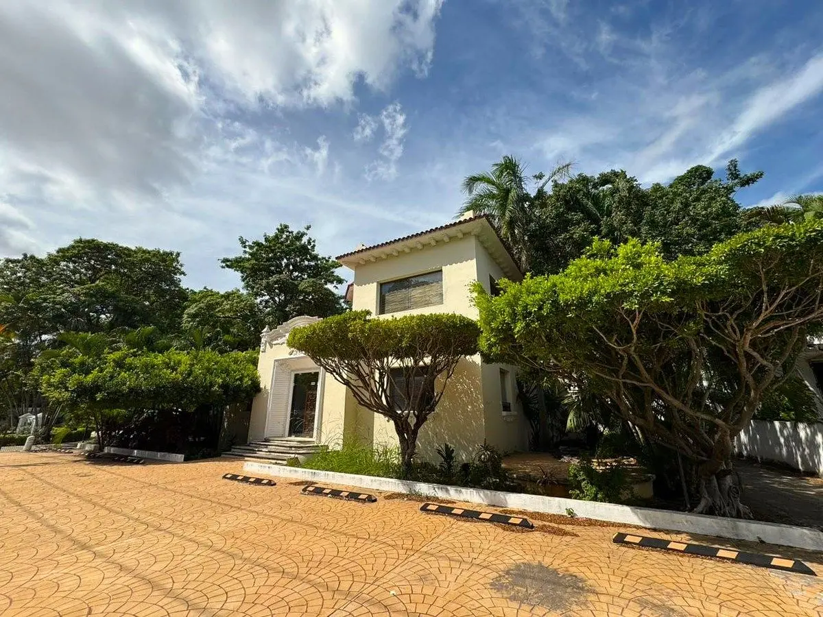 Casona Premium en Renta en Paseo de Montejo, Ideal para Oficinas o Negocio