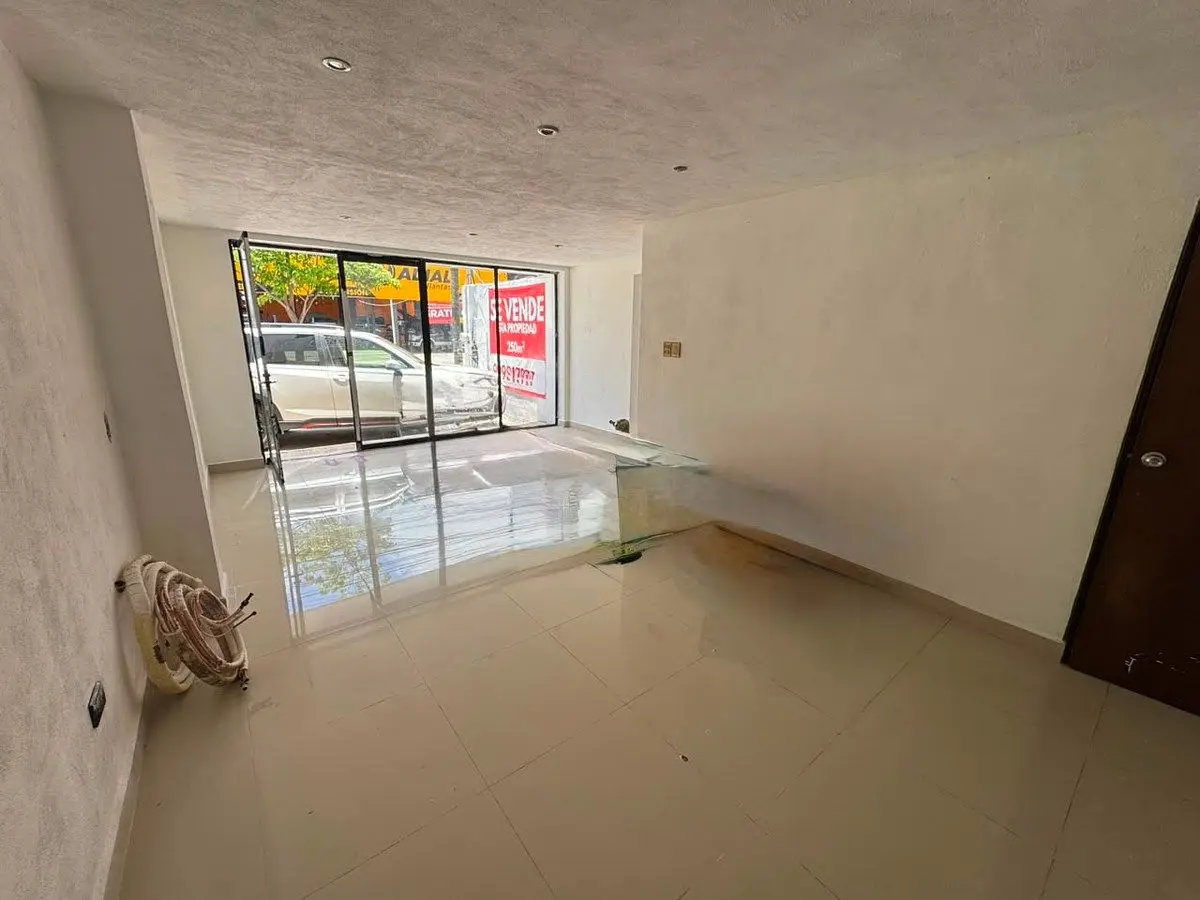 Oportunidad Única de Inversión sobre Av. Cámara de Comercio Casa y Locales — foto 3