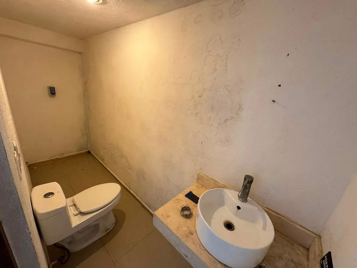 Oportunidad Única de Inversión sobre Av. Cámara de Comercio Casa y Locales — foto 6