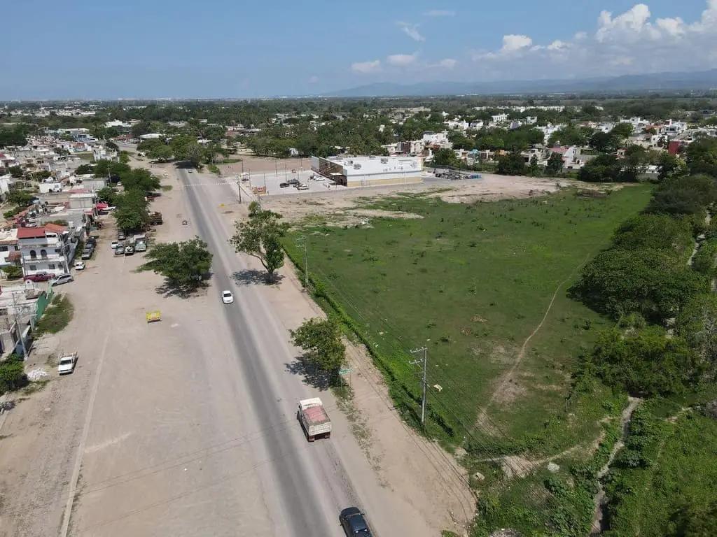 Terreno sobre Carretera