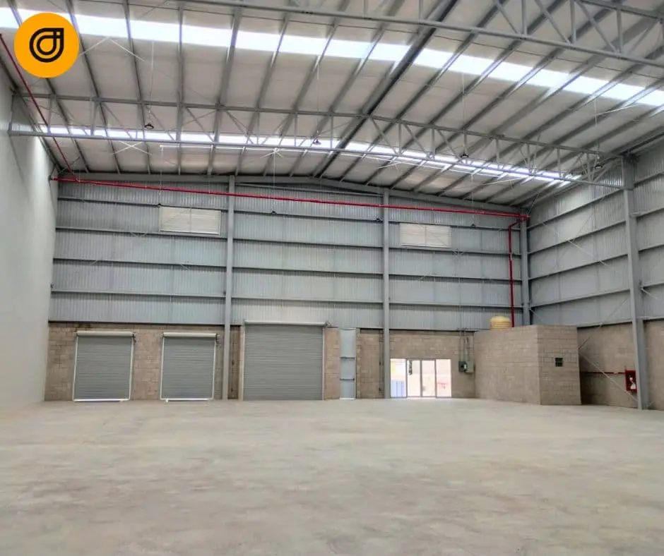 Bodega Comercial en Renta Sobre Periférico Oriente, Zona Oblatos — foto 2