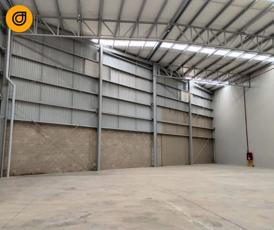 Bodega Comercial en Renta Sobre Periférico Oriente, Zona Oblatos — foto 3