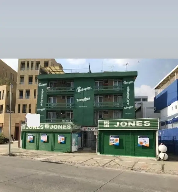 Edificio con Departamentos y Locales Comerciales Col Arcos Vallarta