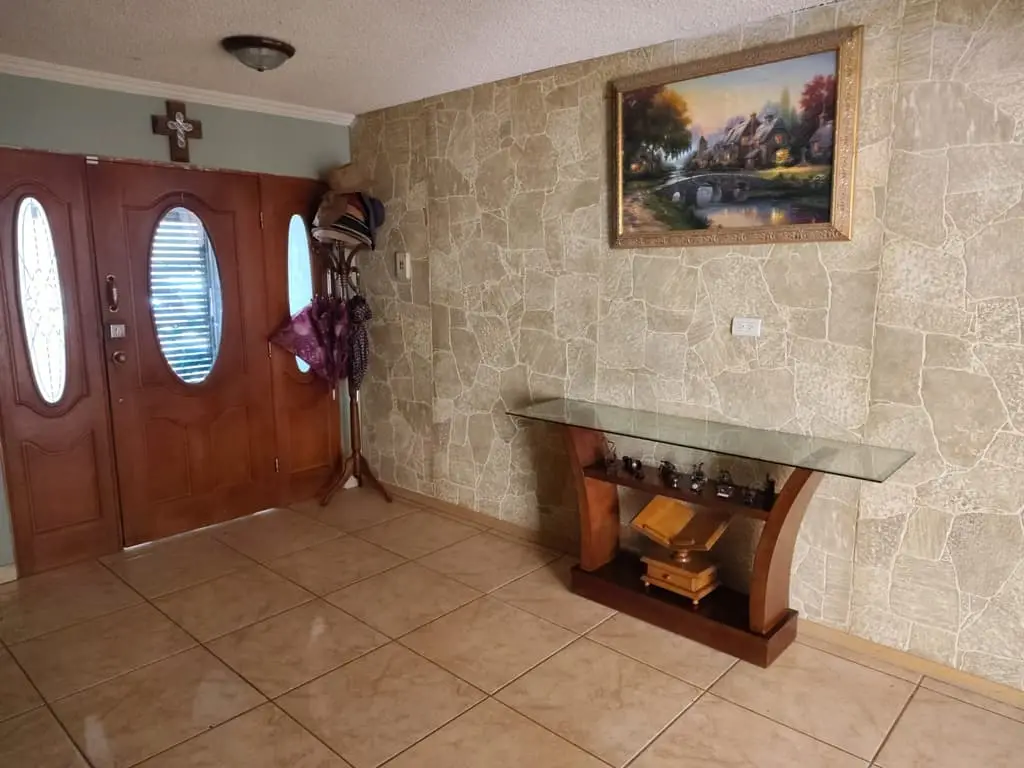 Praderas del Leon !!!!! Magnifica y Amplia Casa en Venta Super Ubicada a 10 Min del Centro de la Ciudad — foto 3
