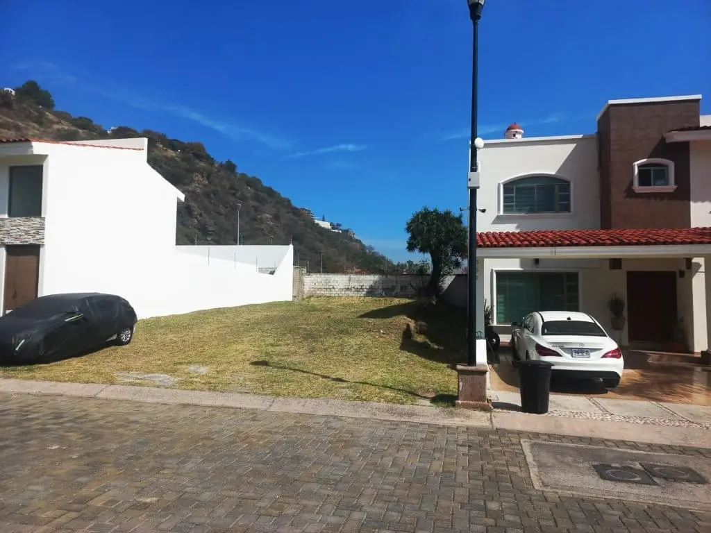 TERRENO SAN JOSE DEL TAJO Coto lll ( el mejor ) Excelente Orientación y Ubicación junto al Bosque ( Parque Natural Privado ) 314 m2 ( único terreno chico en venta ) Agradable Casa Club Acceso y vigilancia 24 hrs. — foto 2
