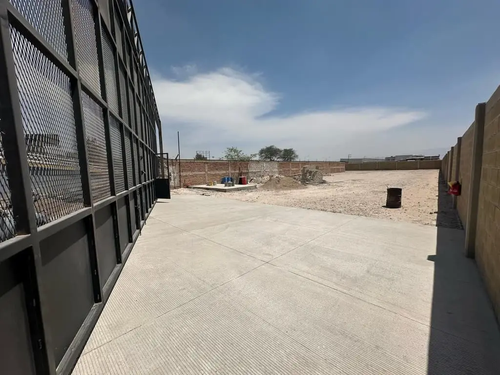 Terreno en esquina carretera a Chapala 2,174 m2 Cerca Aeropuerto Guadalajara — foto 3
