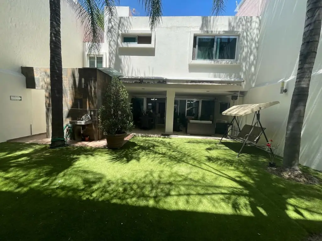 Exclusiva Casa en Venta en Jardines Universidad