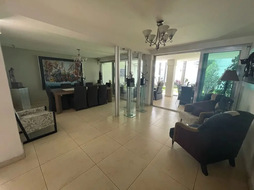Exclusiva Casa en Venta en Jardines Universidad — foto 4