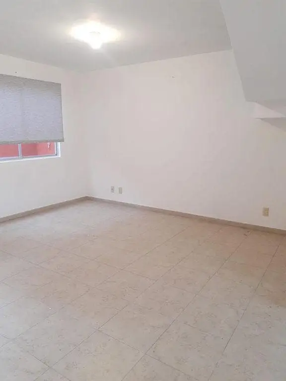 Venta o Renta de Casa en Bosques de Cantabria Toluca — foto 2