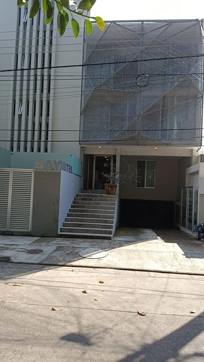 Departamento en renta Colonia Chapalita cerca de la gran plaza 1 recámara muy amplia 1 baño completo, elevador, incluye agua y mantenimiento