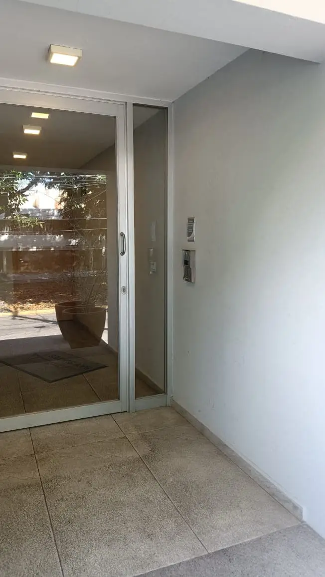 Departamento en renta Colonia Chapalita cerca de la gran plaza 1 recámara muy amplia 1 baño completo, elevador, incluye agua y mantenimiento — foto 2