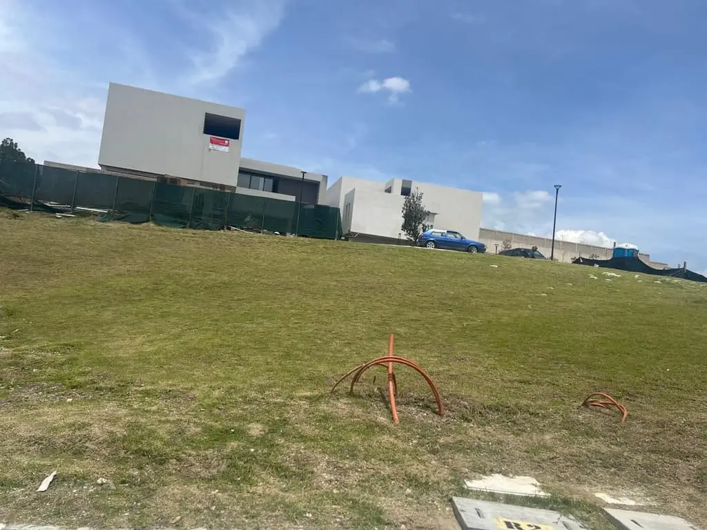 Punta Loma Av Juan Palomar y Arias y Av Universidad — foto 3