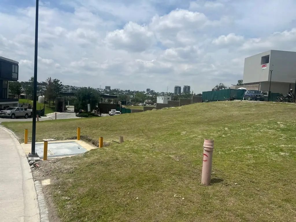 Punta Loma Av Juan Palomar y Arias y Av Universidad — foto 4