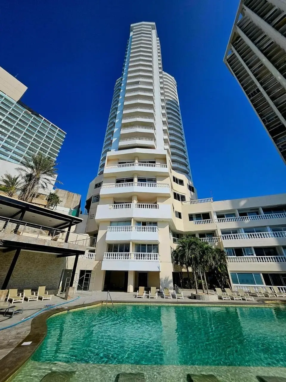 Departamento en venta en Fraccionamiento Club Deportivo 4 Recámaras