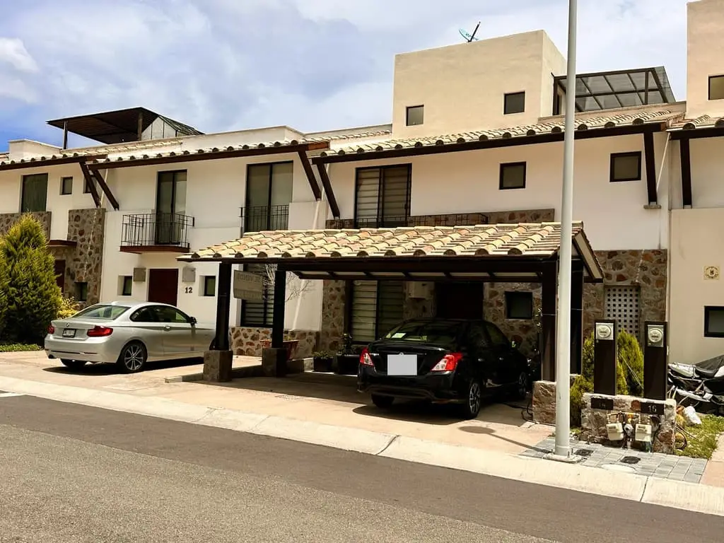 "Casa en venta en Zibatá, Querétaro | Moderna 4 recámaras, roof garden, vigilancia 24/7 en clúster Samare"