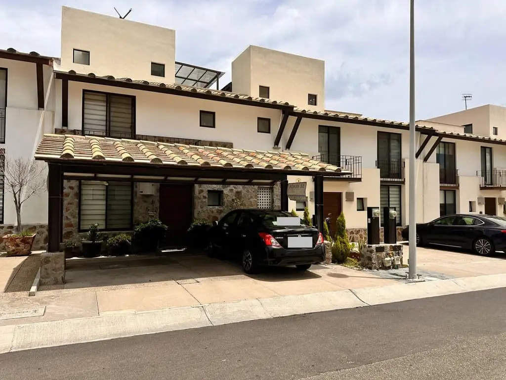 "Casa en venta en Zibatá, Querétaro | Moderna 4 recámaras, roof garden, vigilancia 24/7 en clúster Samare" — foto 2