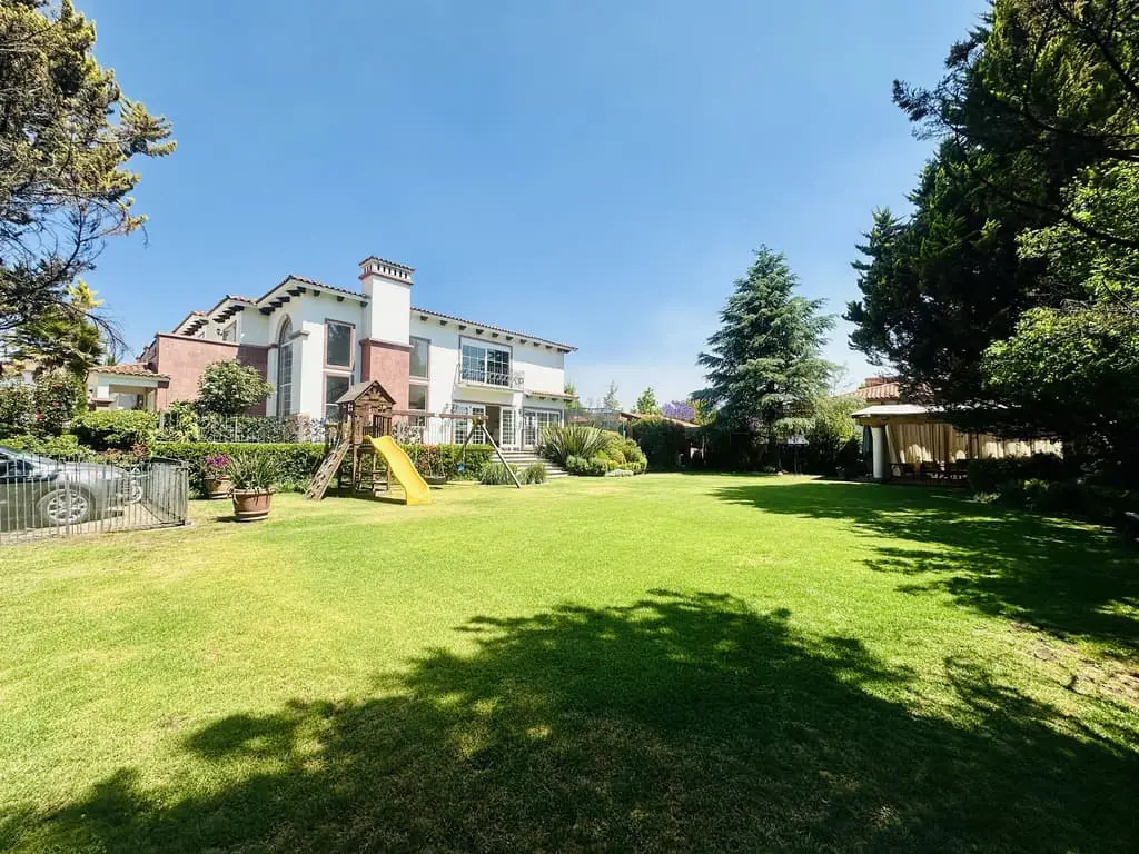 Casa Villarica ampliada con Terreno Adicional en venta en los Robles 3 recamaras.