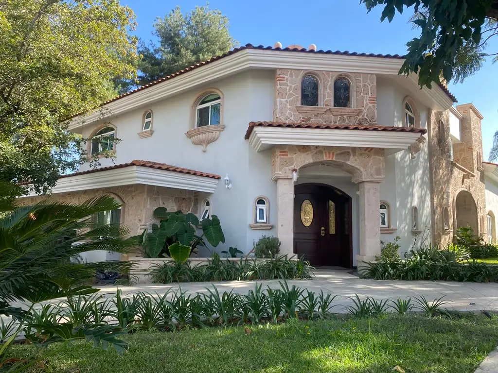 Excelente Casa en renta en Azaleas residencial, Bugambilias.