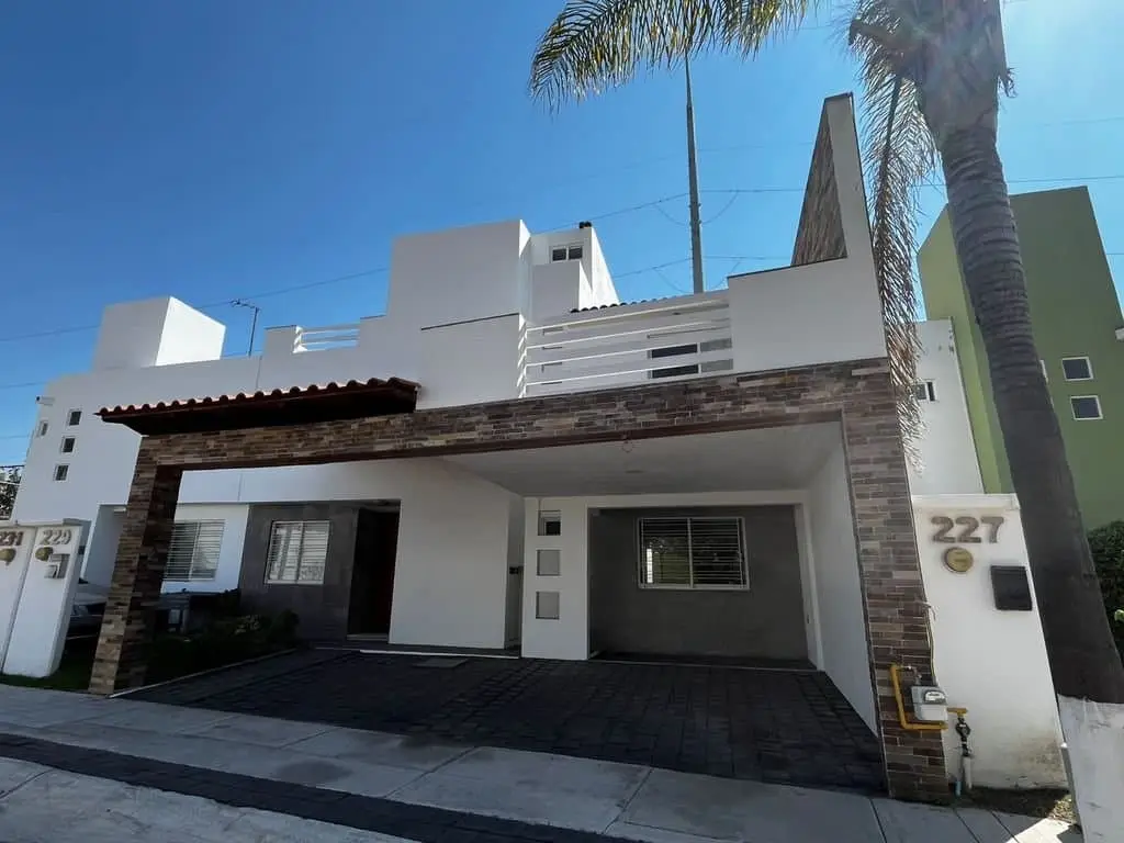 El Espacio que tu Familia Merece | 5 Recámaras en Villas Palmira/ a un costado de zona Campanario. Servicios cercanos a 5 minutos de Bernardo Quintana — foto 2