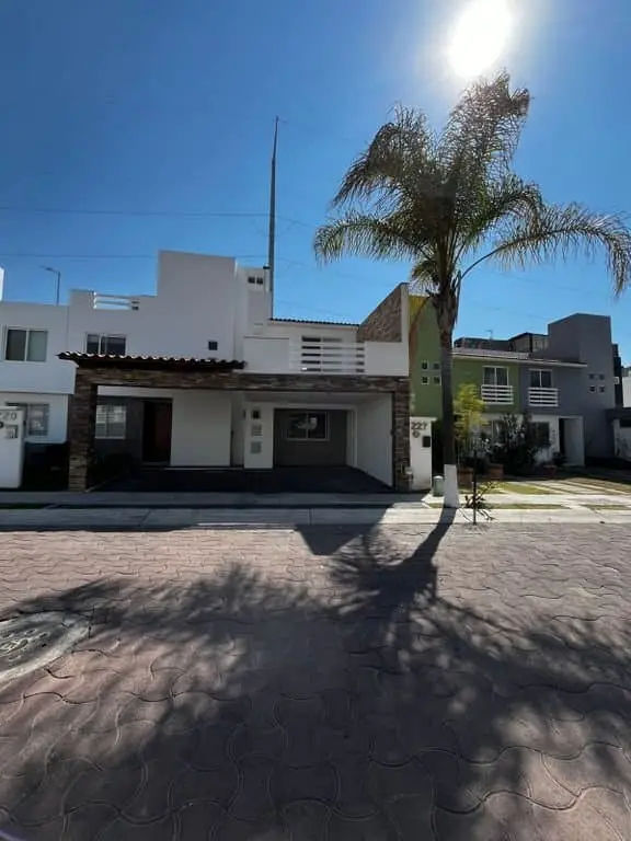 El Espacio que tu Familia Merece | 5 Recámaras en Villas Palmira/ a un costado de zona Campanario. Servicios cercanos a 5 minutos de Bernardo Quintana — foto 3