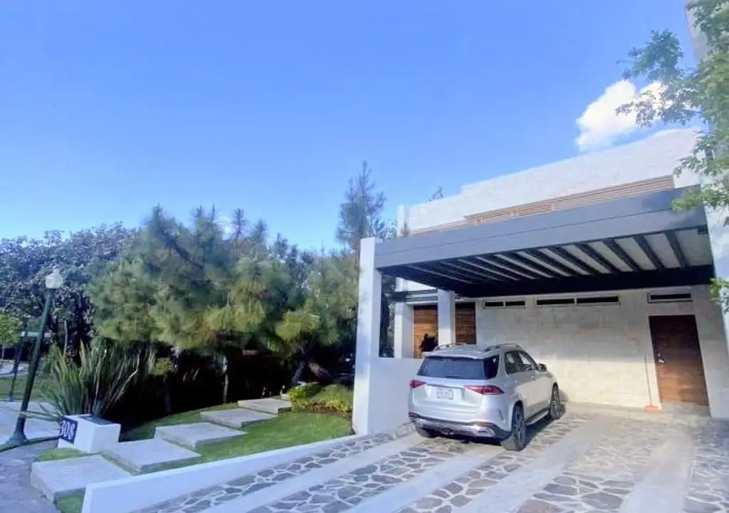Espectacular Residencia en Venta en el Cielo Country Club Ven a Conocerla