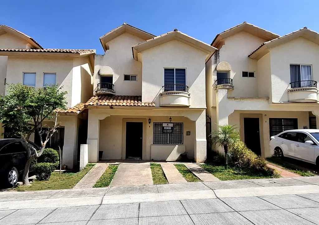 Excelente Casa en Venta en Alta California Coto Santa Bárbara