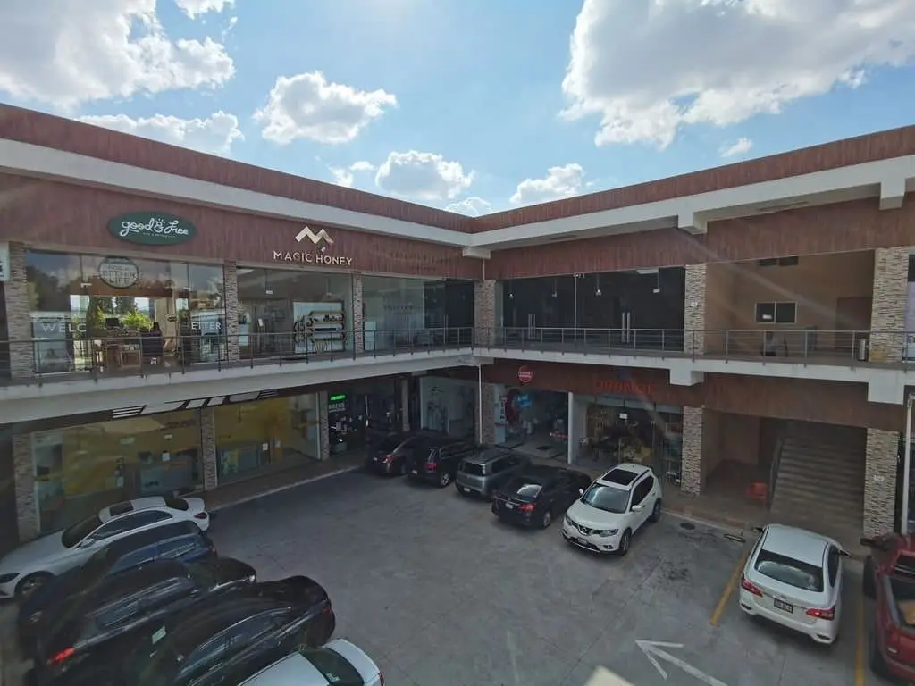 Local en RENTA - Zona Plaza Patria, plaza consolidada. — foto 3