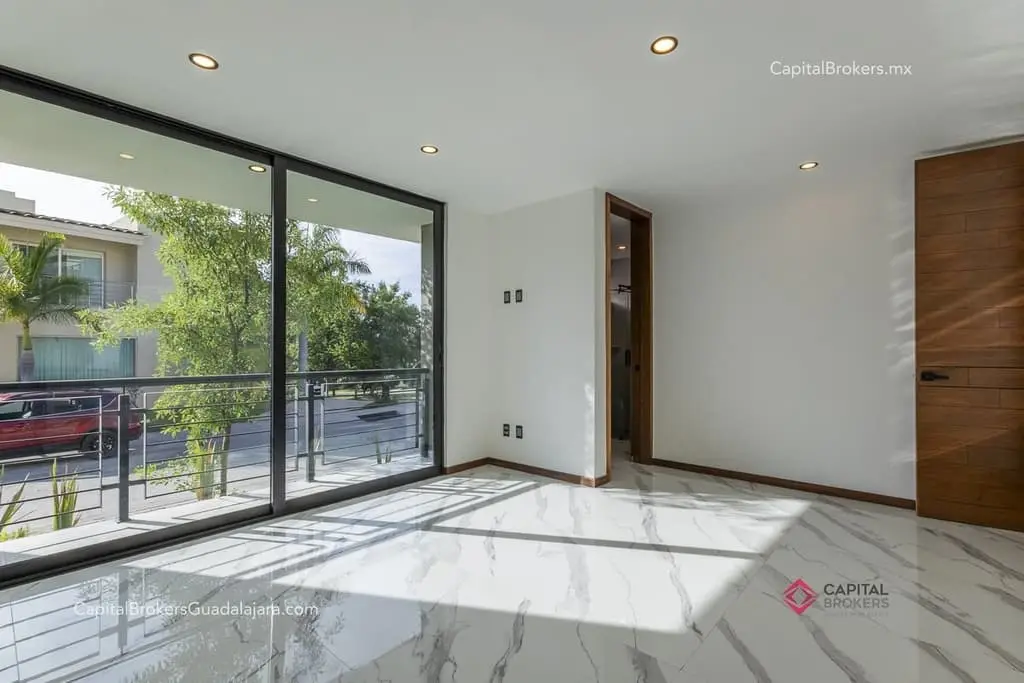 Casa de Lujo Nueva en Puerta del Bosque en Venta — foto 11