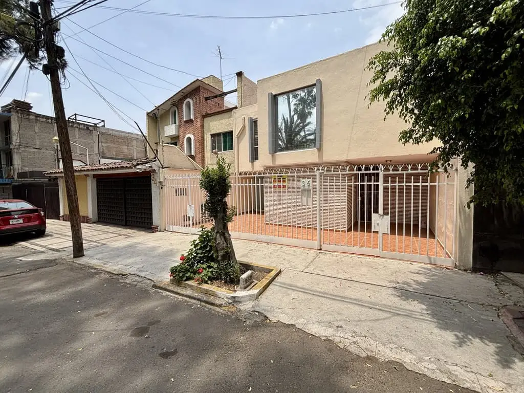 Casa en privada 🏡 LOMAS ESTRELLA 1ra sección✨ | 4 recámaras + estudio | ‼️Amplios espacios y seguridad‼️