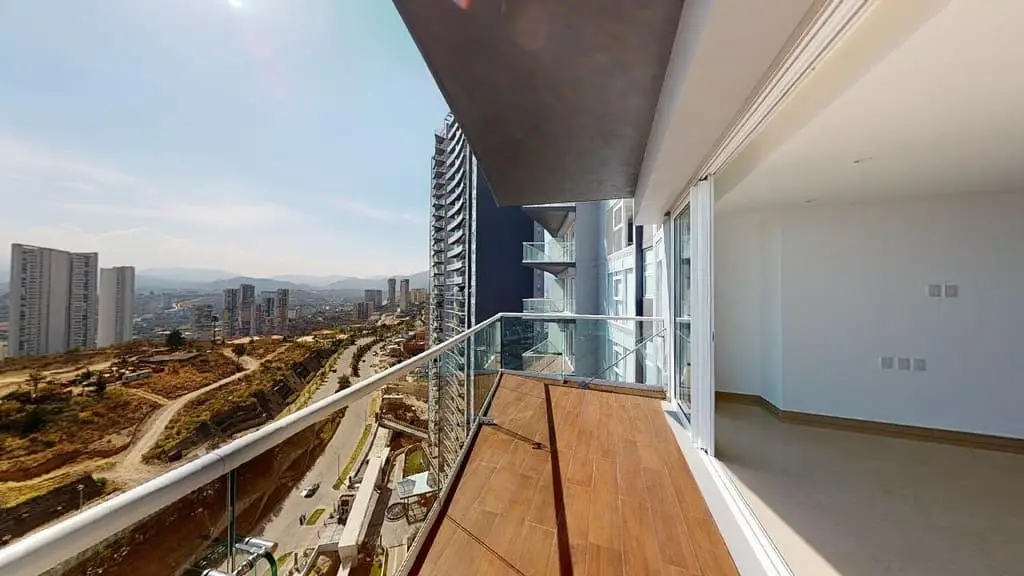 Departamento en renta en Five Bosque Real | 3 recámaras + family room | Terraza | 194 m² — foto 3