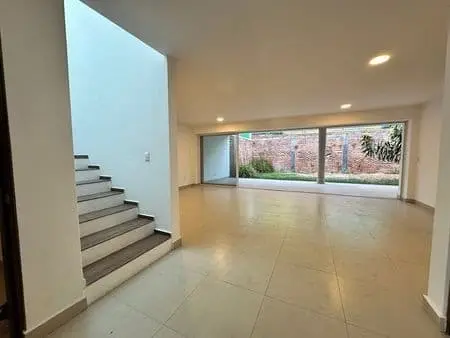Casa en excelentes condiciones en renta, en Providencia, Guadalajara. Para uso habitacional u oficinas — foto 2