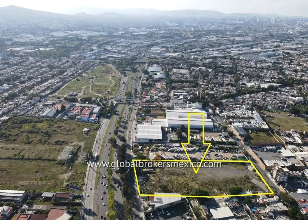 Terreno en Av. Lazaro Cardenas, Cerca de Expo Ganadera, El Alamo, Guadalajara